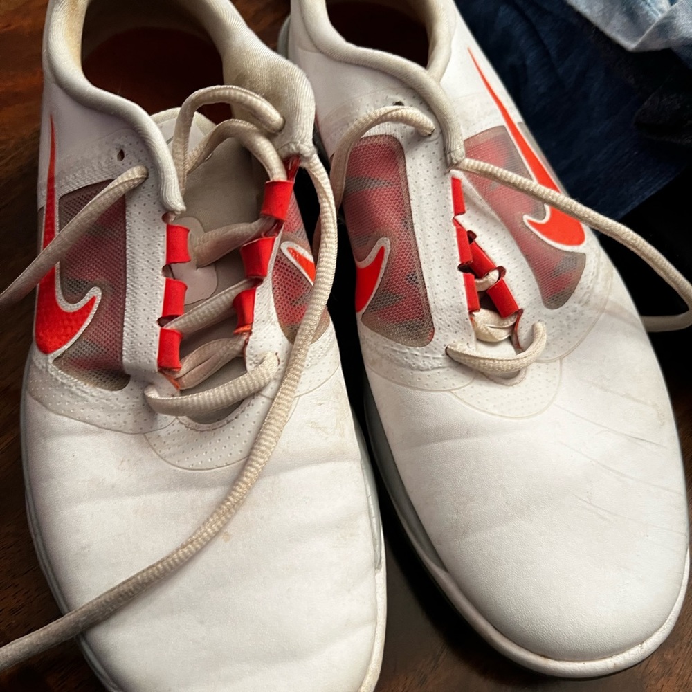 Golf shoes
